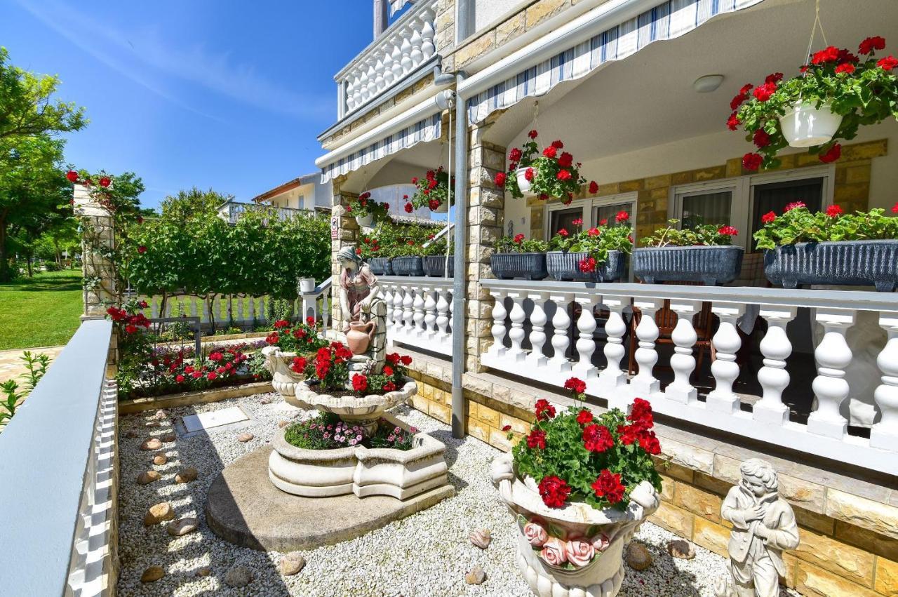 Apartments Rote Rosen Нін Екстер'єр фото